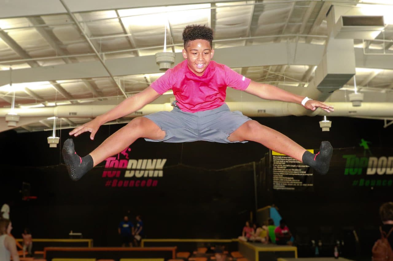 Trampoline - Boy in the air splits