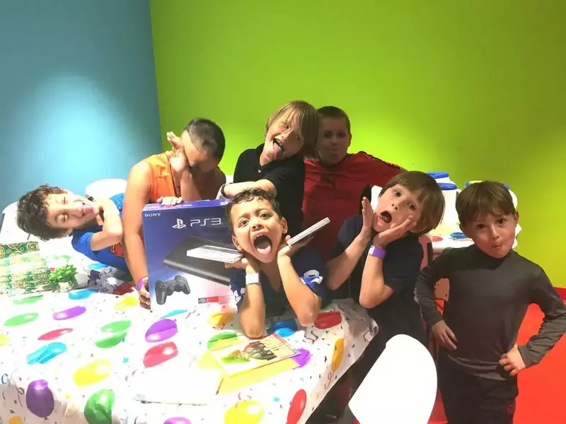 kids in party room